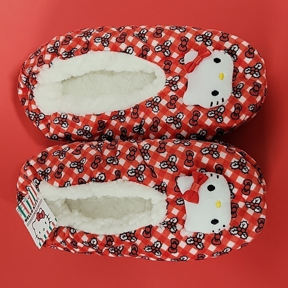 NWT Hello Kitty, Fuzzy Babba Slipper Socks, Size 8 - 10, Fits M/L